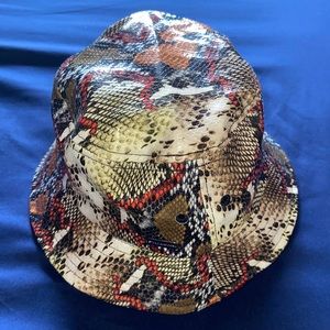 Steve Madden bucket hat
